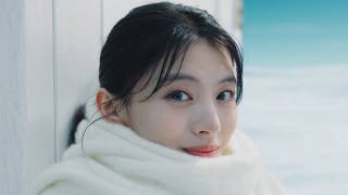出口夏希、『メルティーキッス』新CM公開！真っ白ワンピ×まるで妖精な姿で登場　メルティーキッス新CM「この季節がやってきた」篇