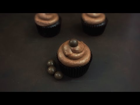 Easy and fluffy chocolate cupcakes recipe