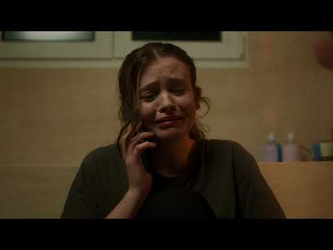 Thumbnail of the video: SIEMPRE ME ACABO ENCONTRANDO A MI MISMA EN LA BAÑERA (CORTOMETRAJE 2023)