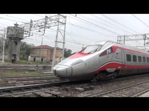 FRECCIARGENTO ETR. 610  PARTE DALLA STAZIONE DI MONZA.(MI) 5 - 4 - 2016.