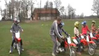 preview picture of video 'Stage de moto pour la Classe UPI du Collège Gambetta de Cahors 2009- 2010'