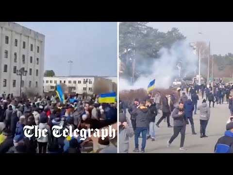 Russian forces 'fire shots into the air and throw stun grenades' at Slavutych protesters