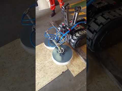 Robot oruga — limpieza industrial de superficie