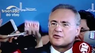 Assuck - Dente de Renan Calheiros cai durante coletiva