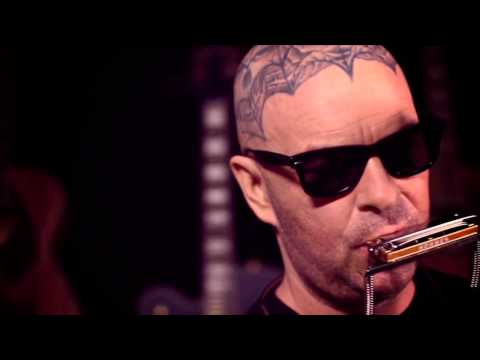 Tim Armstrong - "It's Quite Alright" live acoustic @ Guitar Center.