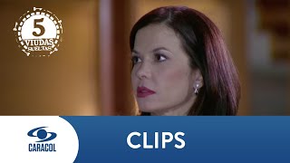 Virginia y Walter se besan - Cinco Viudas Sueltas