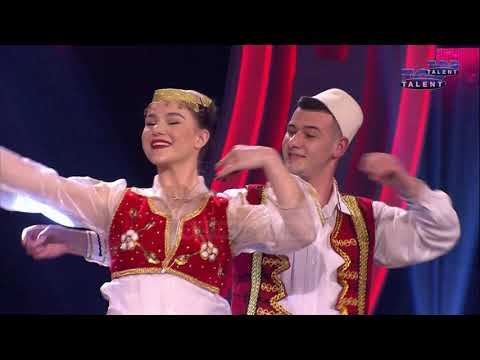 Vallja e Tiranës interpretohet nga Albafolk