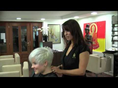 Pink Starschnitt: Blondierung und Kurzhaarfrisur von Pink (vorher - nachher) - Mahnaz