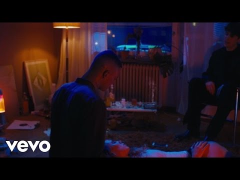 download lagu mp3 mp4 Lou Lou Com, download lagu Lou Lou Com gratis, unduh video klip Lou Lou Com