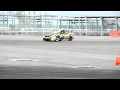 Ryuji Miki tries out Vincent's Goldie!