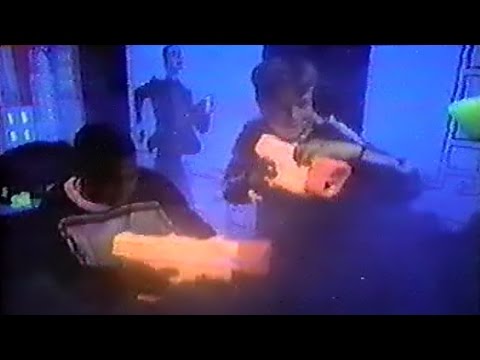 Discovery Zone - Men In Black & Lost In Space commercial (1998)