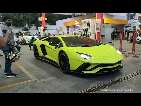 Cops Checking out straight piped Lamborghini Aventador India|Banglore #lamborghini #supercarsindia