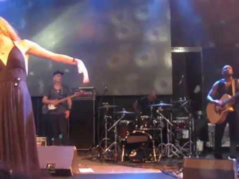 Joss Stone - RTBW live in Prague - funny noises from audience at the end