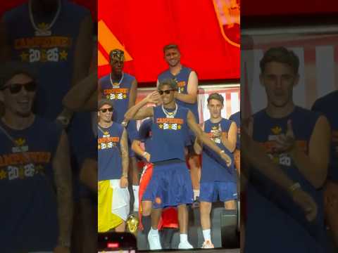 ⭐️ Lamine Yamal steals the spotlight at Spain’s World Cup 2026 celebration! 🇪🇸🏆 #LamineYamal