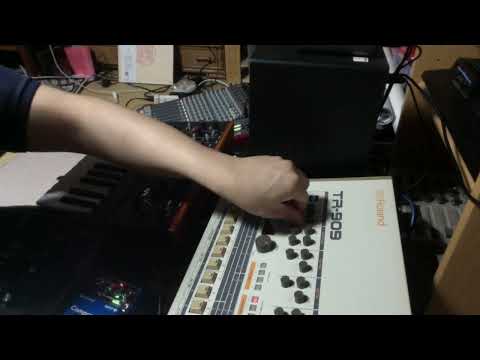 ROLAND TR-909 & KORG Monologue Oldschool MinimalTechno Jam Clip