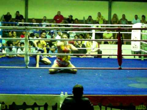 Limerick Muaythai Coach performing Wai Kru Samui 09