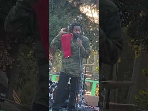 "Easydoesiiit's" viral live performance
