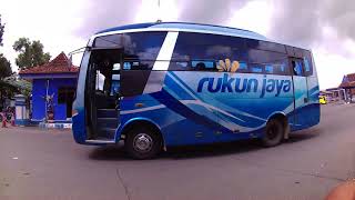 Bus Rukun Jaya di Terminal Patria Blitar Jawa Timur
