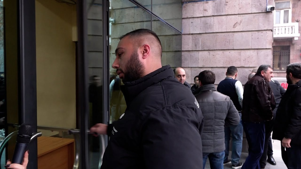 «Հիմա հարմար չի էլի, հետո, հետո».կարմիրբերետավորը «դիմեց փախուստի»