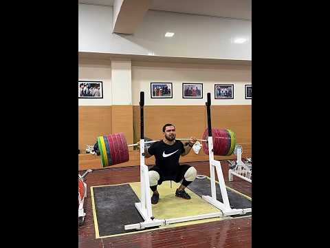Akbar Djuraev (110) 310 kg squat double