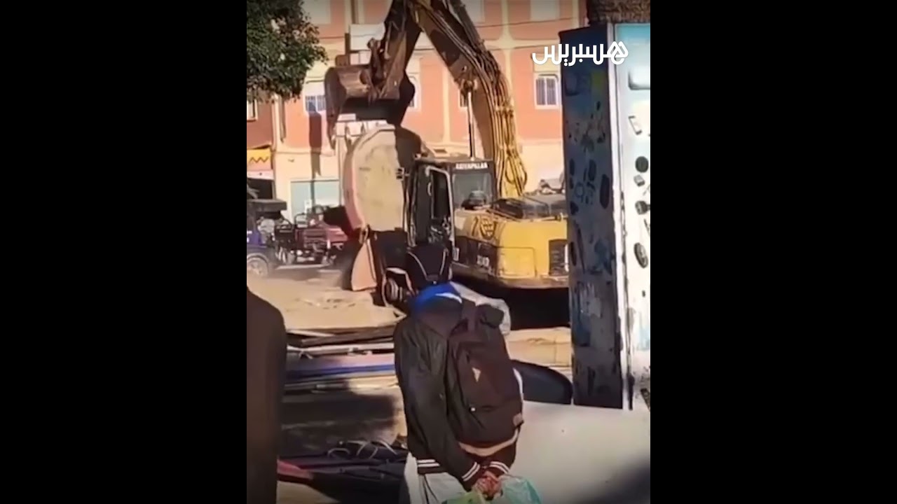السلطات المحلية بجماعة سيدي بيبي بإقليم اشتوكة آيت باها تقوم بهدم أكبر طاجين لتحرير الملك العمومي thumbnail