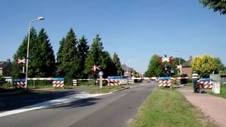 preview picture of video 'Spoorwegovergang Goor Railroad/ Level Crossing'
