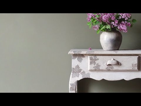 Easy chalk paint technique, ￼garden leaf impression.