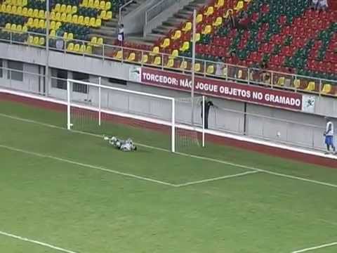 Melhores momentos do goleiro Douglas.