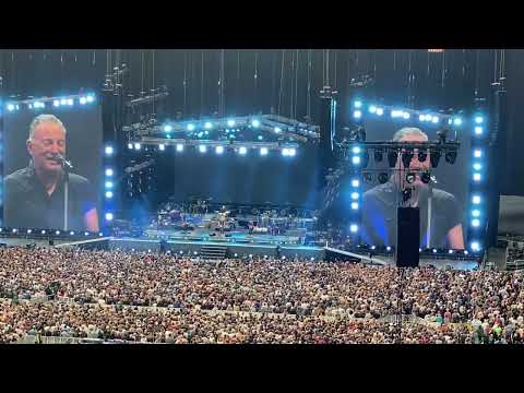 Bruce Springsteen falls on stage in song Ghosts & Prove It All Night ,Amsterdam 27-05’23