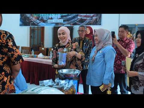 Pemkab Kendal Salurkan Bantuan Beras & Minyak untuk Warga Putatgede