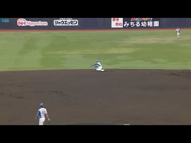 【ファーム】初回からファインプレー!! ファイターズ・福田光輝 三遊間の難しい打球を華麗に捌く!!  2023年4月30日 北海道日本ハムファイターズ 対 読売ジャイアンツ