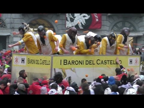 Battaglia arance carro da getto I Baroni del Castello - Carnevale Ivrea 2016