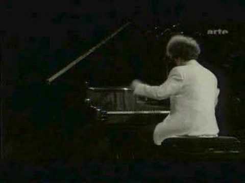 Evgeny Kissin plays -Pictures at one exhibition[4 part]