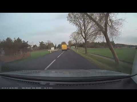 Bus wyprzedza na podwójnej ciągłej i skrzyżowaniu