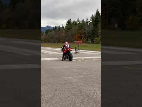 Who’s the winner? Porsche GT2RS vs. Ducati Panigale V4S!! watch 😎 #dragrace