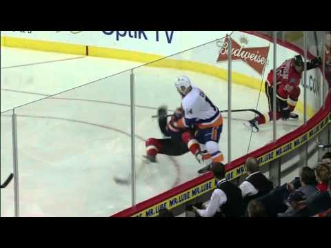 Trevor Gillies nails Derek Smith   [HD]