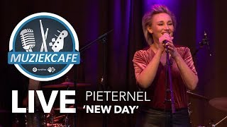 Pieternel - 'New Day' live bij Muziekcafé
