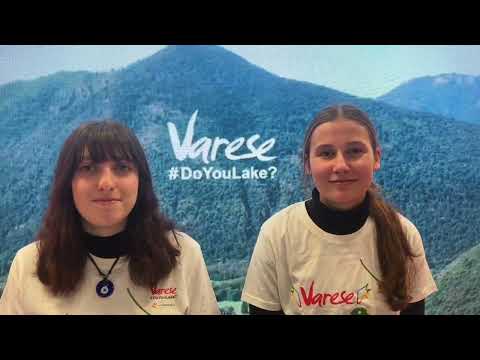 Le studentesse del Manzoni nello stand alla Bit