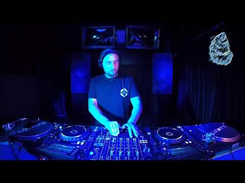 The Blue Oyster: Tika Milano / 18.06 / 18 - 19