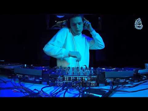 The Blue Oyster: Max (Yorüba) / 16.05 / 20 - 21