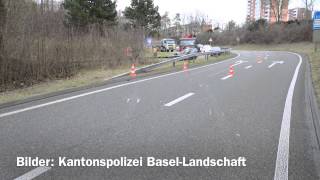 preview picture of video 'Auto überschlägt sich in Autobahnausfahrt'