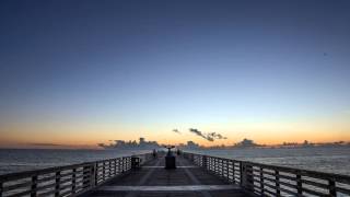 preview picture of video 'Jacksonville Beach Fishing Pier Sunrise'