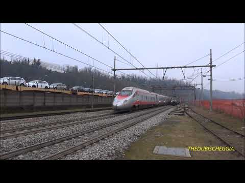 FRECCIARGENTO IN TRANSITO VELOCE CON INCROCIO TRENO MERCI A CARIMATE. (CO) 11 - 2 - 2017.