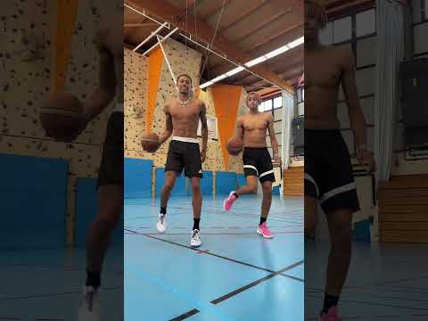 Je lui dit que je suis meilleur que lui au basket, il me croit pas. Vos avis vous ? 😭 #youtubeshorts