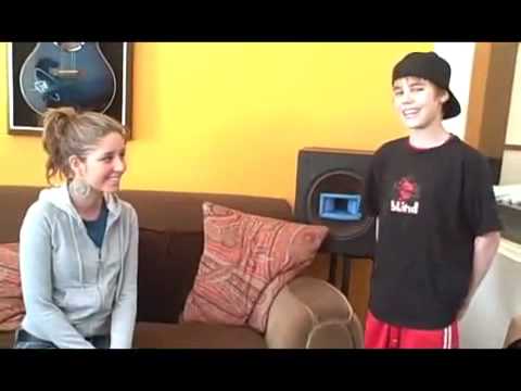Justin flirting with Esmée Denters - Justin Singing