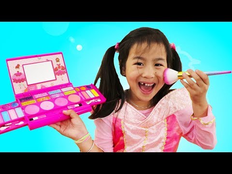 Jannie & Wendy Pretend Play Princess Party Dress up & Kids Make Up Toys