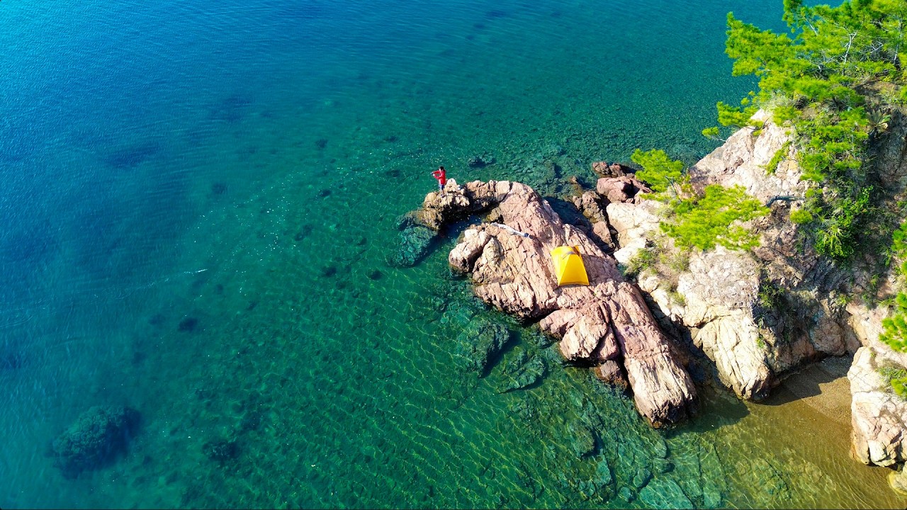 なんでも釣れる神ポイントにテント張って釣りして過ごす