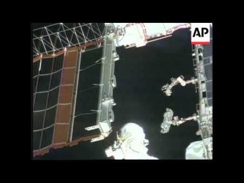 SPACE/USA: SPACE SHUTTLE ENDEAVOUR MISSION: SPACEWALK