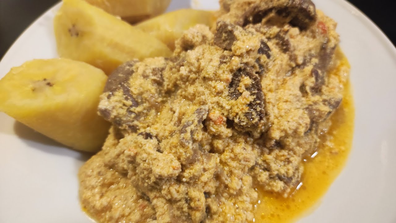 THE BEST CAMEROONIAN EGUSI SOUP | SAUCE PISTACHE CAMEROUNAISE 😋