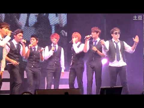 [FANCAM] 110630 ZEA HK Asia Tour - Accapella Time (The Lion Sleeps Tonight)